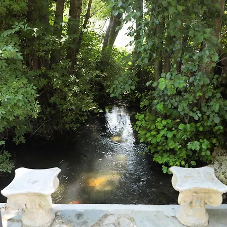 빌라 River Side House 카스토리아